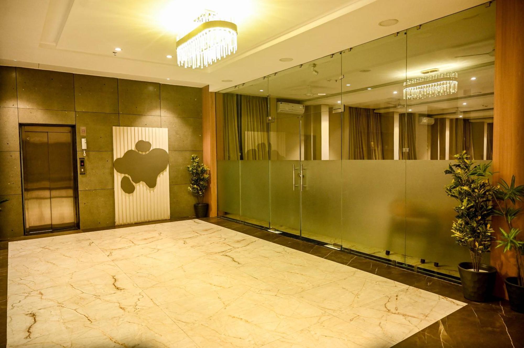 Hotel Maa Bhagwati Palace Khandwa Exterior photo